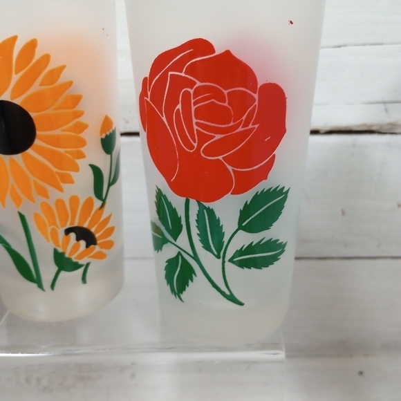 Set of 2 Vintage Libbey Frosted Glasses With Flowers, Vintage Floral Tumbler - Picture 2 of 10